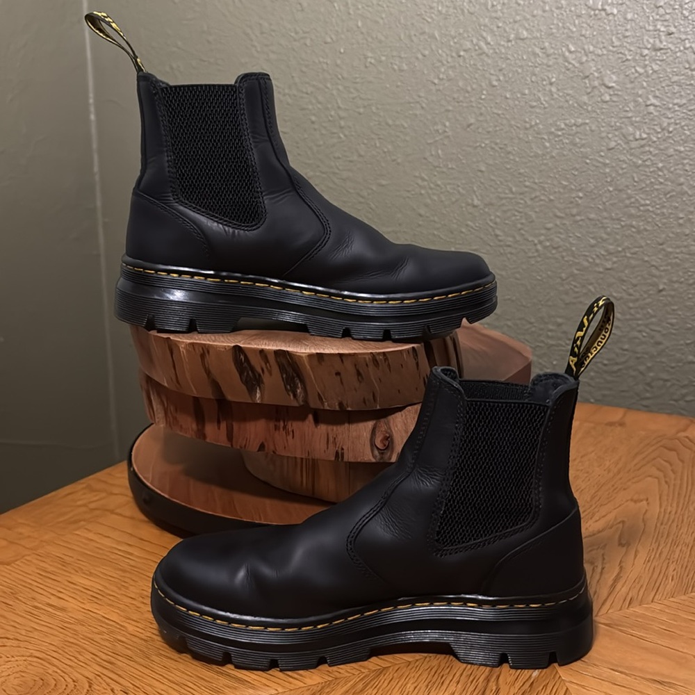 DR MARTENS EMBURY LEATHER CHESEA BOOTS - Picture 6 of 15